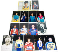 ca. 160 Farbfotos und S/W-Reprofotos mit original Signaturen von internationalen Handballstars ca. 1990- 2000. ca. 90% der Fotos wurden vom Einlieferer selbst gemacht und die Autographen face-to-face gegeben. Meistens 30x20 cm.<br>-- Schtzpreis: 125,00 