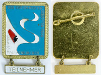 Original Teilnehmerabzeichen fr die "Bob Europameisterschaften 1966 Garmisch Partenkirchen" mit der Plakette "Teilnehmer". Bronze, farbig emailliert, 4,8 x3 cm.