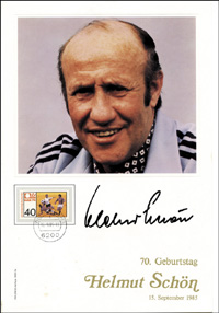 (1915-1996) Originalsignatur von Helmut Schn (DFB-Nationalspieler und Trainer der Weltmeistermannschaft 1974) auf einem dekorativen Schmuckblatt anlich seines 70.Geburtstag. Mit Sonderstempel "15.9.1985", 27x18 cm.<br>-- Schtzpreis: 40,00  --