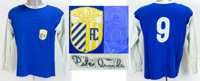 Original match worn Spielertrikot von FC Carl Zeiss Jena mit der Rckennummer 9 getragen ca. 1968 von Peter Ducke. Mit original Signatur von Ducke. ABA.<br>-- Schtzpreis: 1250,00  --