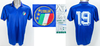 Original match worn /match issued Spielertrikot von Italien mit der Rckennummer 19. Getragen von Ruggiero Rizzitelli in einem Spiel der Fuball - Europameisterschaft 1988, bei der allerdings nicht eingewechselt wurde.  Status: ABB.