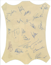 Autogrammleder von Adidas zur Fuball-Weltmeisterschaft 1982 in Spanien mit 22 original Signaturen der deutschen WM-Spieler. 30x23cm.