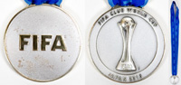 FIFA Club World Cup Japan 2016.  Fr den 2.Platz von Kashima Antlers (Japan). Bronze, versilbert, 5 cm mit original Seidenband.
