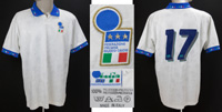 Original match worn Spielertrikot von Italien mit der Rckennummer 17. Getragen von Roberto Mancini in einem Qualifikationsspiel zur Fuball Weltmeisterschaft 1994 in den USA. Status:ABB.