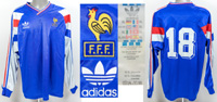 Original match worn Spielertrikot von Frankreich mit der Rckennummer 19. Getragen in einem Spiel fr die franzsische Nationalmannschaft 1992. Status:ABB.
