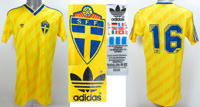 Original match worn Spielertrikot von Schweden mit der Rckennummer 16. Getragen in einem Freundschaftsspiel fr die schwedische Fuball Nationalmannschaft im Jahr 1989. Status:ABC.